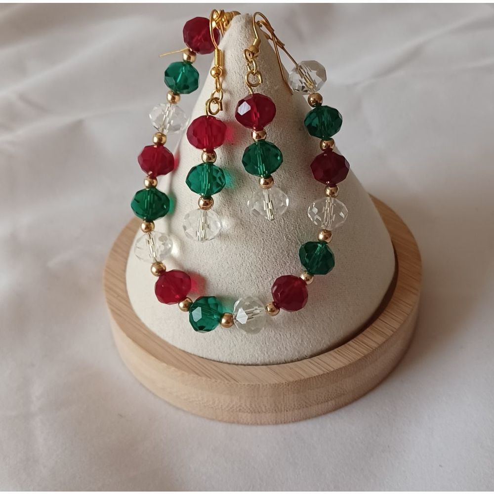 Christmas 🎄 NWOT bracelet earring set green/red
